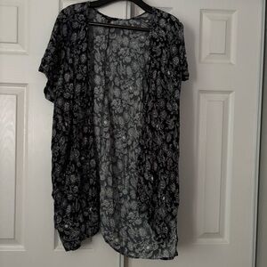 Forever 21 Black and Gray Floral Kimono